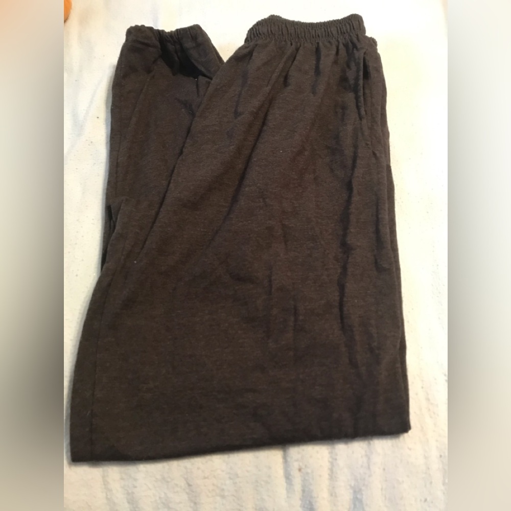 Very Nice Men’s brown sweatpants/lounge pants. Size M. NWOT!